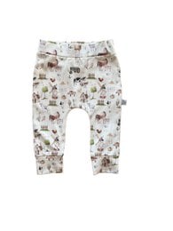 Newborn jogger countryside pants in a neutral color palette with a forest animal print design. Made from soft, comfortable material suitable for babies. Available in sizes 44, 50, 56, 62, and 68.