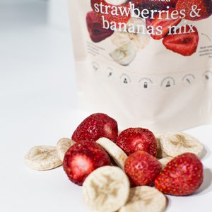 Freeze-dried strawberries & bananas mix (made with fresh, locally sourced strawberries)