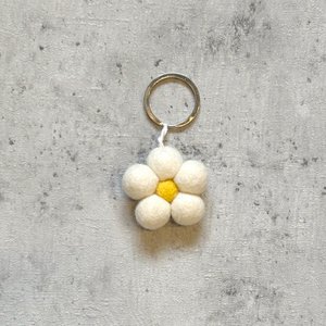Keyring flower white
