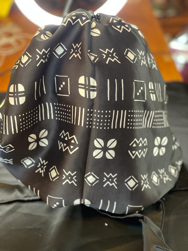 Capa para dormir de satén de Mama Theresa para Afro -Locken - Polka Dot Bogolan Print