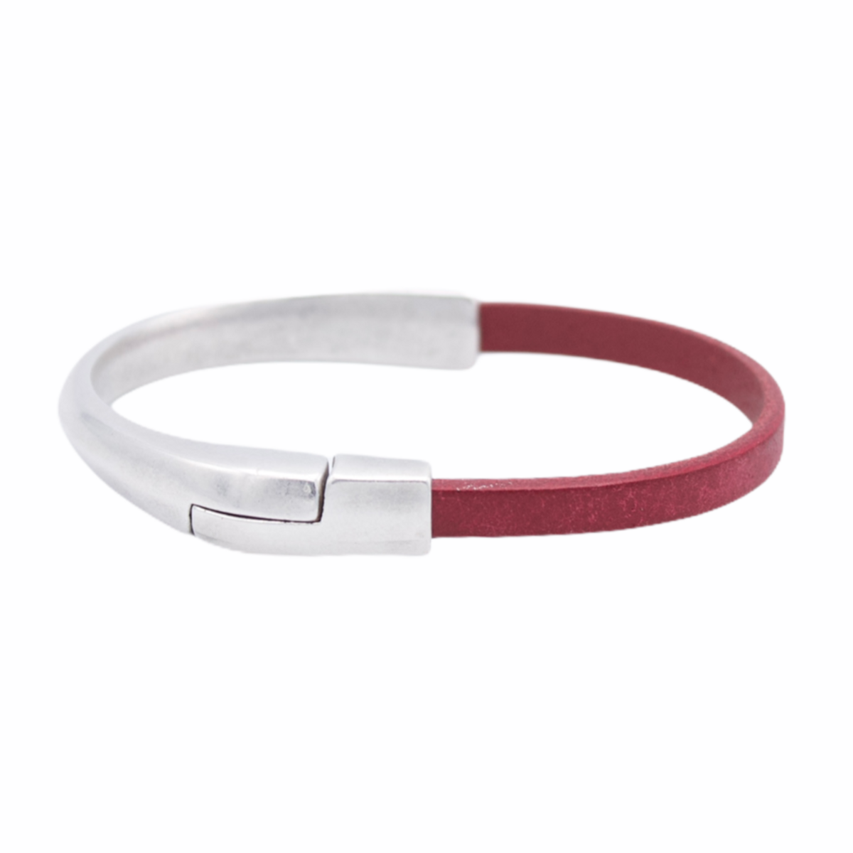 AMACAYACÚ (silver) leather bracelet with magnetic closure