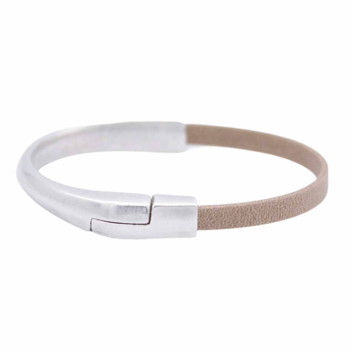 AMACAYACÚ (silver) leather bracelet with magnetic closure