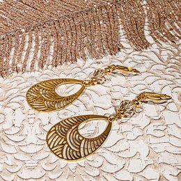 Elegant drop earrings featuring a resin dragonfly charm and wave-shaped mother-of-pearl accents.