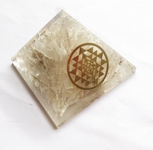 Orgone Piramide Seleniet Shree Yantra 40-45mm