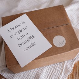  Decorative tray made of brown cardboard material with a text label that says "I hope is complete with a beautiful candle".