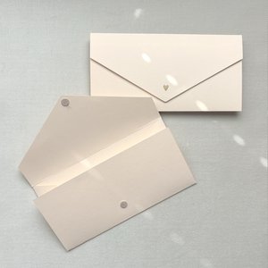 Geschenkverpackung, Gutscheinverpackung, Geldgeschenk, Konzertkarten, Umschlag NUDE mit Magnetverschluss, Herz Heissfolie Gold (VE = 5 Stück)