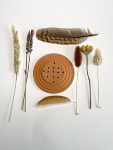 Bloemenschijf terracotta & wit