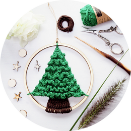Consiglio per le vacanze di Natale! - Kit fai da te all'uncinetto Albero di Natale in palla di legno