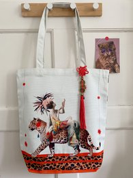  A decorative shopping bag/shopper/all-purpose bag featuring a leopard print design with red accents. The bag has a white background with a leopard print pattern and a red border at the bottom.