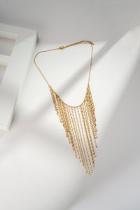 V-Halskette aus Edelstahl mit Goldfransen