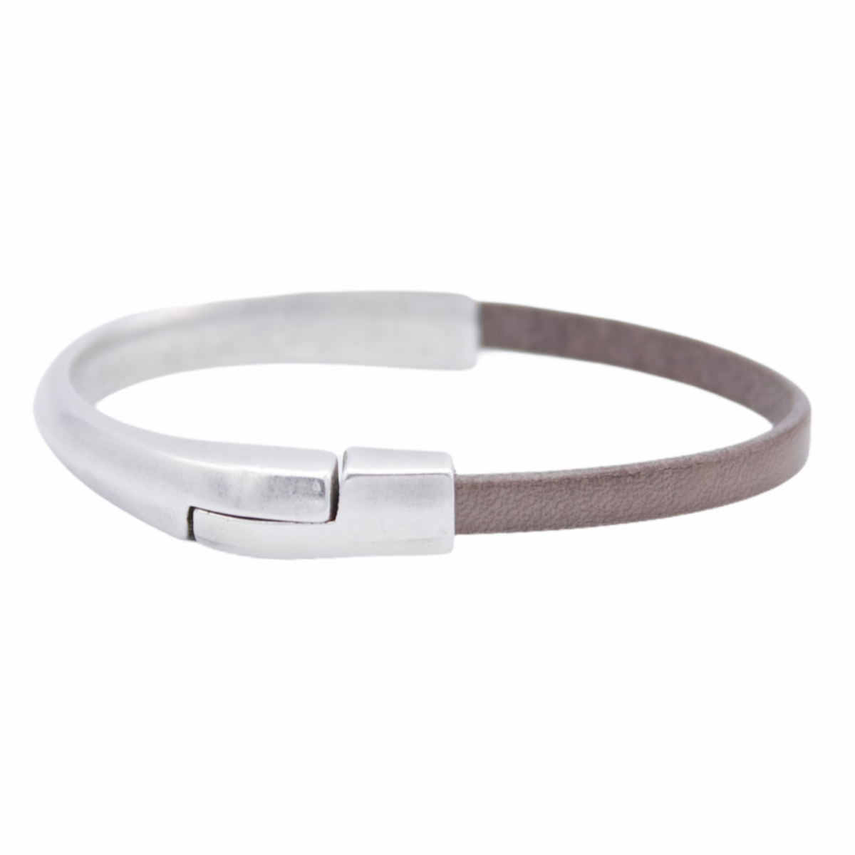 AMACAYACÚ (silver) leather bracelet with magnetic closure