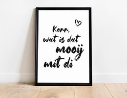 Black and white poster with handwritten Low German text "Kerr, wat is dat mooij mit di" meaning "Dear, how beautiful you are with it". Minimalist typographic wall art.