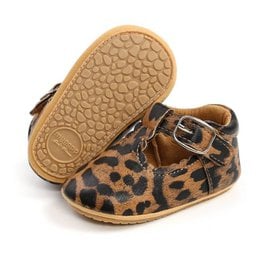 Leopard print baby shoes with buckle closure, suitable for infants and toddlers.