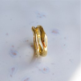 Shantina – Doppellagiger Wellen-Gold-Stapelring