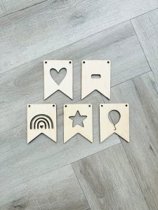 Houten lettervlaggetjes [figuren] 5 stuks