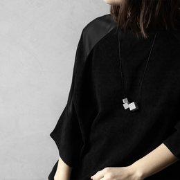 MODULOTRE – Zeitgenössische Minimal-Halskette