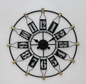 Wanduhr aus Metall schwarz