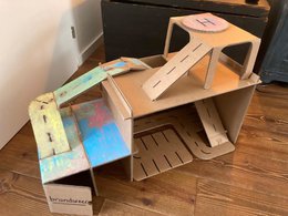 Garage à jouets en carton
