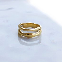 Shantina – Doppellagiger Wellen-Gold-Stapelring