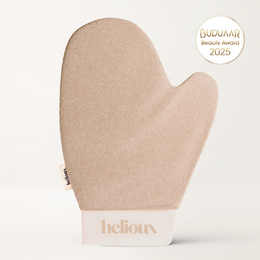Velvet self-tanning mitt glove for face and body application, made by Helioux.