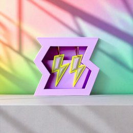  Lilac stud earrings with geometric lightning bolt design, purple color, modern style statement earrings.
