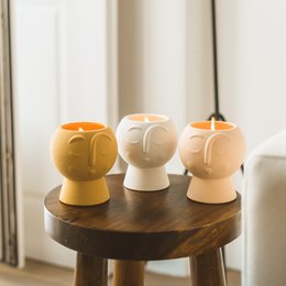 Elegant ceramic tea light holders in a variety of pastel colors including Mostarda, Branco, and Salmão. Featuring a round, minimalist design with a subtle textured surface.