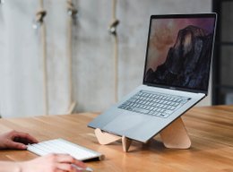 Laptopständer — Tragbar und aus Holz