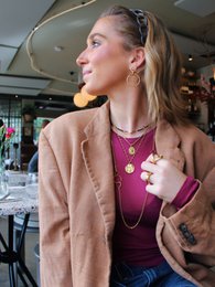 Fine twisted chain with a round AMOUR charm