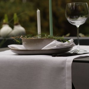 Linen tablerunner Atlas - white
