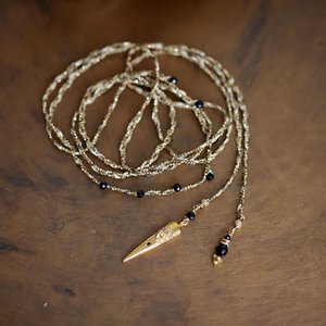 Geflochtene Wickelhalskette mit Diamantanhänger von Polki