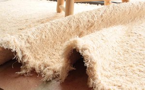 Duurzame schoonheid voor je huis: handgeweven vloerkleed gemaakt van upcycled materialen ♻️✨