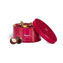 Tin of milk chocolate-covered hazelnuts, 40g. Chocolate gifts. Oval-shaped tin in red color with floral pattern. Contains milk chocolate-coated hazelnuts.