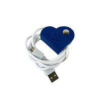 K0039DB | Made in Italy heart cable reel in genuine full-grain leather, dollar grain - Blue color - Dimensions: 5 x 8 x 0.5 cm - Packaging: rigid bottom/lid Gift Box