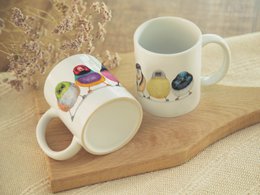 Ceramic mug featuring colorful Australian bird illustrations, suitable for use as a decorative or functional item.