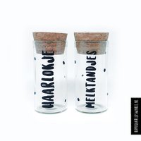 Haarlocke und Milchzahnschläuche locker