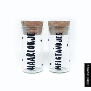 Haarlocke und Milchzahnschläuche locker