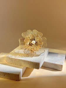 Openwork flower ring with adjustable central pearl - stainless steel