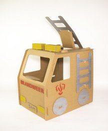 Feuerwehrauto aus Pappe