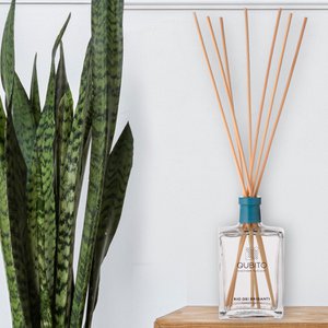 RIO DEI BRIGANTI (500ML), KAMERPARFUM - KAMERDIFFUSER MET STOKJES, HANDBESCHILDERDE FLES, GEMAAKT IN ITALIË