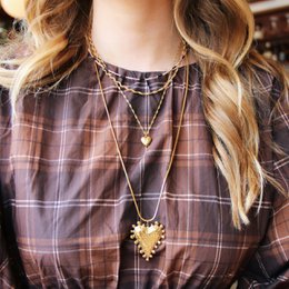 Fine twisted chain with a small heart and a crystal stone