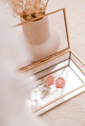  Daisy pink rubber hair ties, made of soft, flexible material. Suitable for kids' hairstyles.