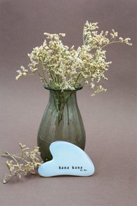 Gua sha in opal Hana Kana