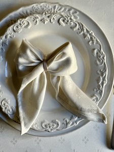 Classic napkin with an ornament | Classic Dinner