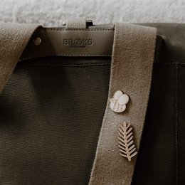 Wooden pins - Bee