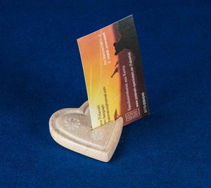 608 Visitekaartjeshouder hart met bloem - speksteen