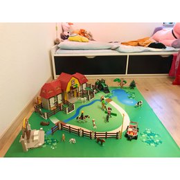 Legemåtte - Stort landskab med vandløb 110cm x 110cm