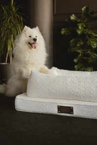 "Nero Boucle" Lair voor een hond en een kat uit het pluizige puppymerk, 3 kleuren, boucle -materiaal, handgemaakt!