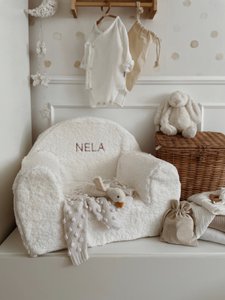 Teddy stoel zitting met geborduurde naam in wit