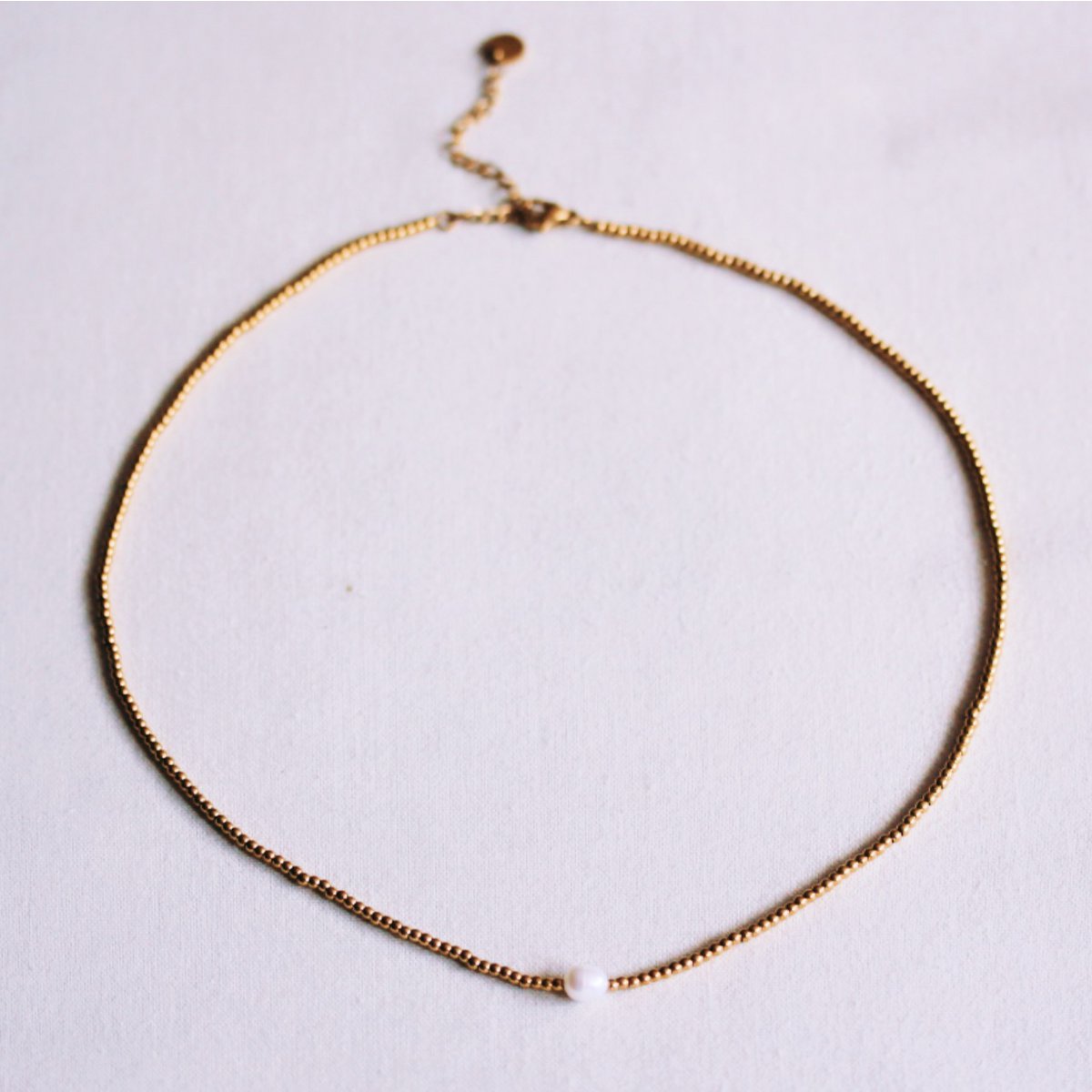 Minimalist beaded necklace with a small pearl