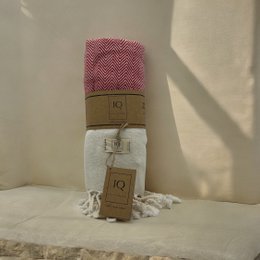 Red and white striped hammam towel, 170x95cm in size, made of high-quality cotton.